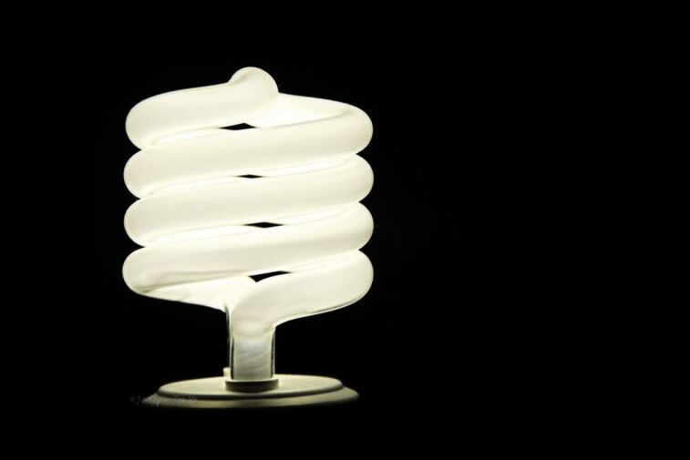Lampe à économie d'énergie pour économiser de l'électricité